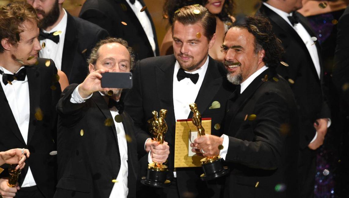 leonardo-dicaprios-oscar-winning-selfie