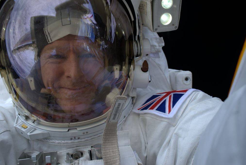 tim-peakes-selfie-in-space
