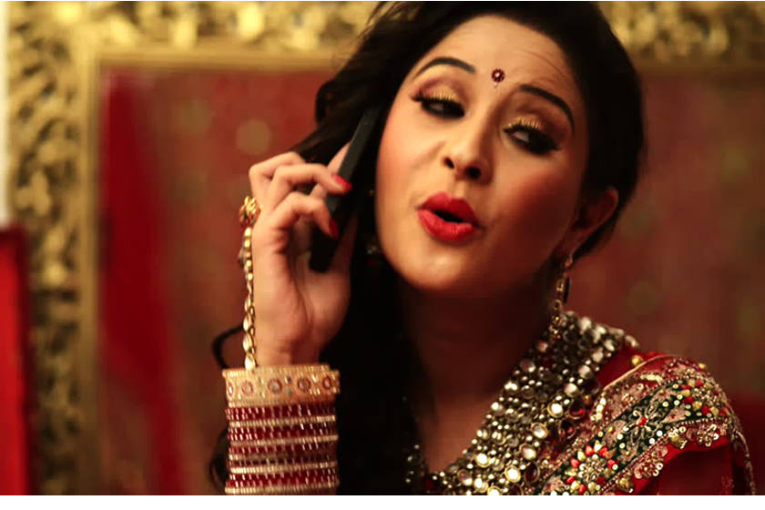 girl-with-phone-indian-12