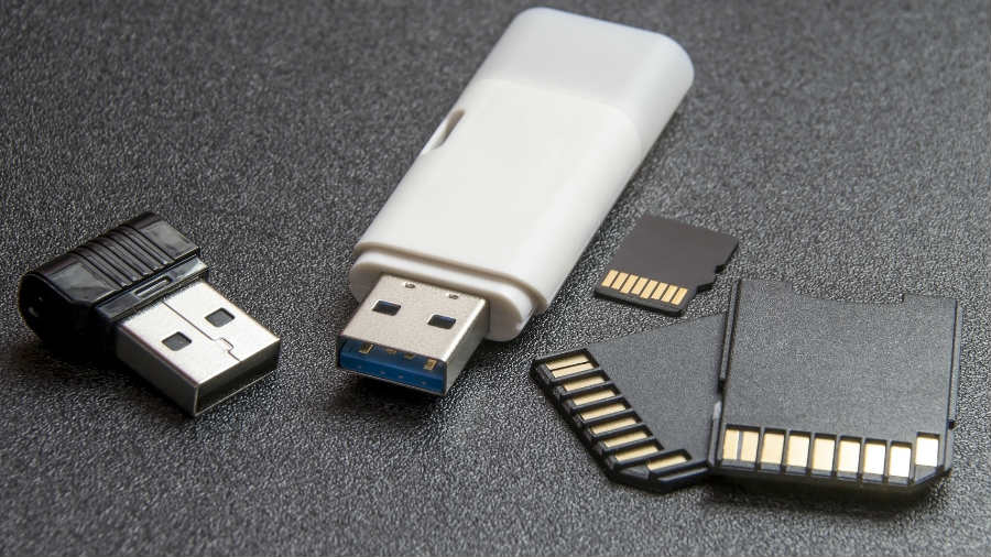 memory-card-and-pen-drive