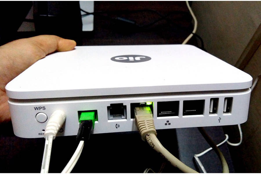 Reliance Jio Fiber monthly prepaid tariff plan free set top box tv 1gbps super fast internet