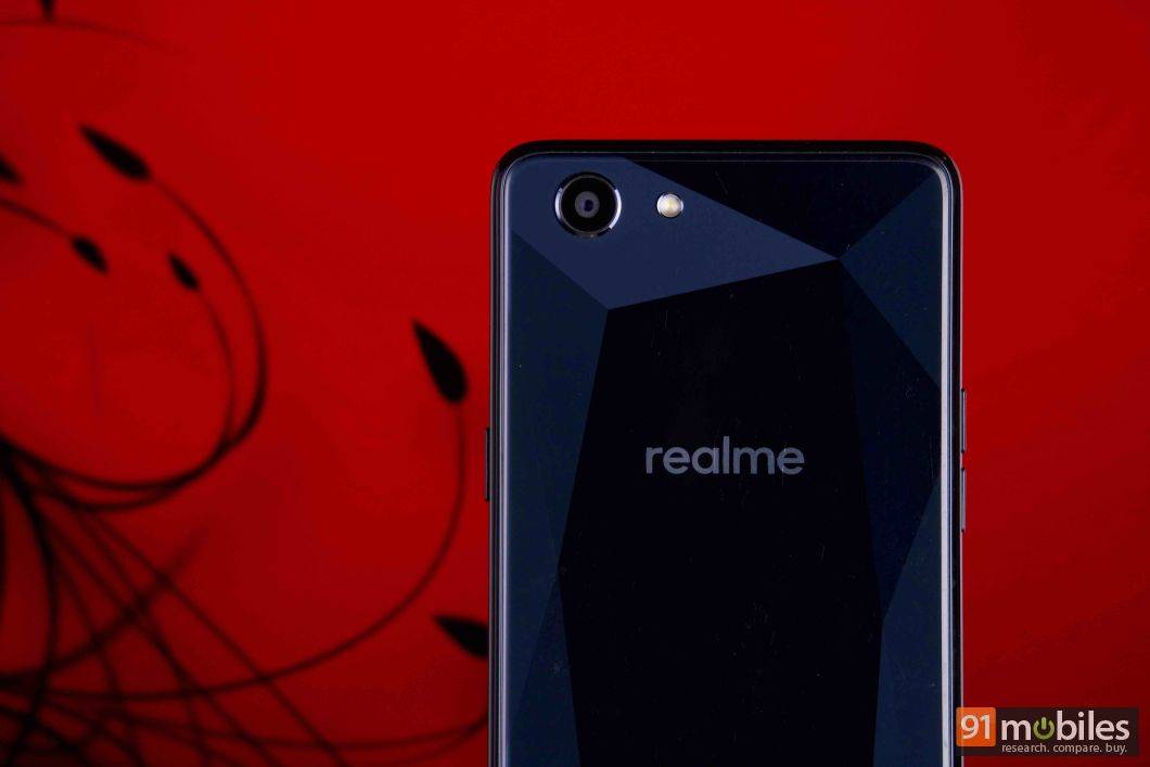 रियलमी 1 इंडिया प्राइस स्पेसि​फिकेशन और फीचर्स हिंदी में