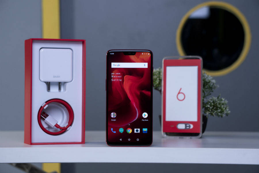 वनप्लस 6 रेड एडिशन प्राइस स्पेसिफिकेशन और फीचर्स।
