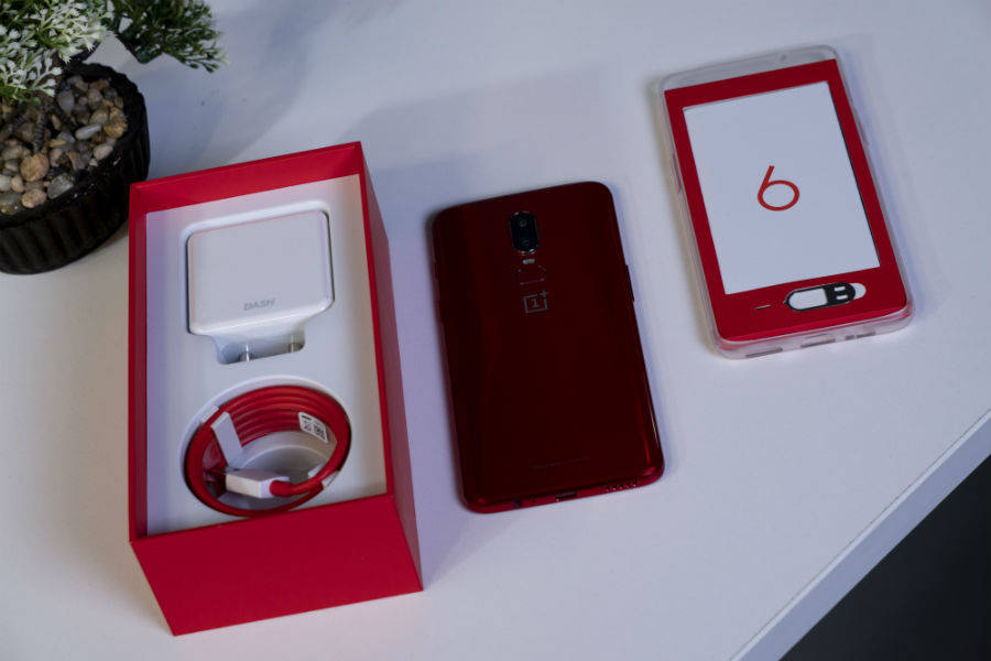 वनप्लस 6 रेड एडिशन प्राइस स्पेसिफिकेशन और फीचर्स।