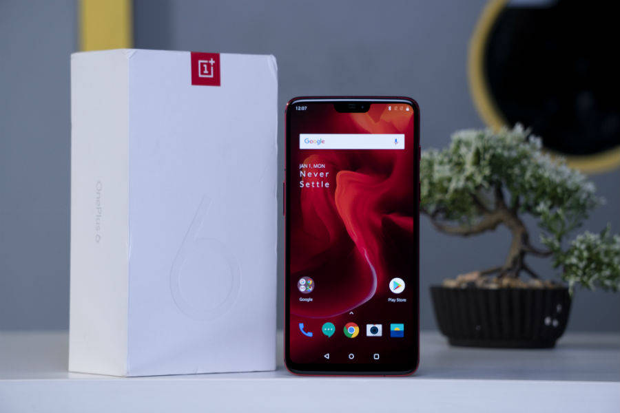 वनप्लस 6 रेड एडिशन प्राइस स्पेसिफिकेशन और फीचर्स।