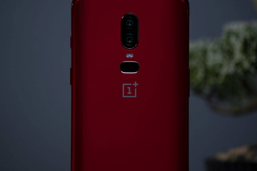 वनप्लस 6 रेड एडिशन प्राइस स्पेसिफिकेशन और फीचर्स।