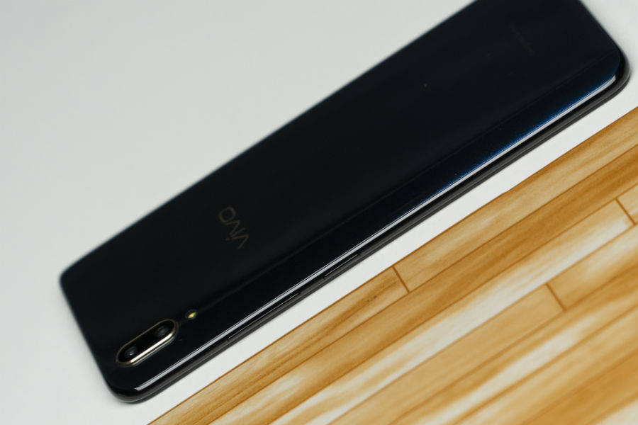 वीवो वी11 प्रो प्राइस स्पेसिफिकेशन और फीचर्स हिंदी में