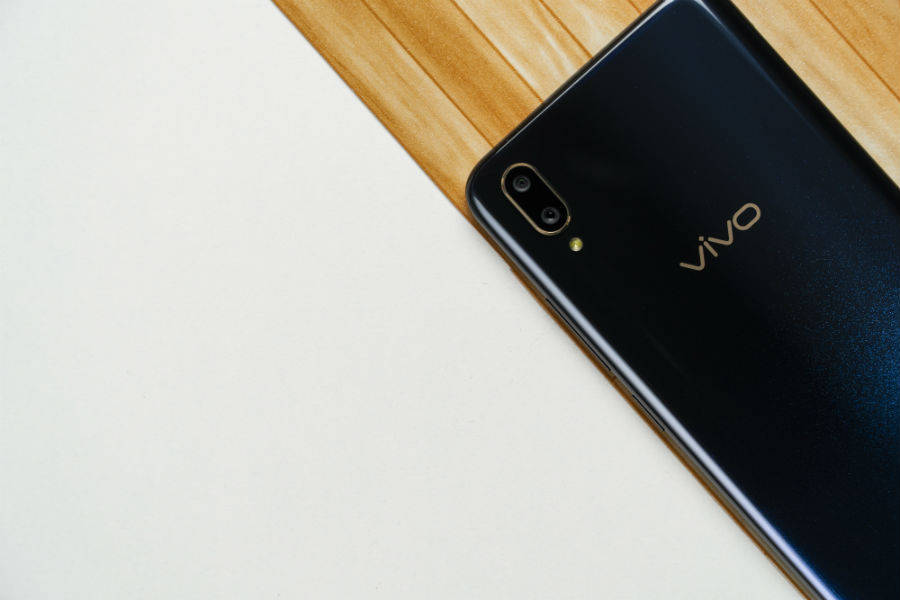 वीवो वी11 प्रो प्राइस स्पेसिफिकेशन और फीचर्स हिंदी में