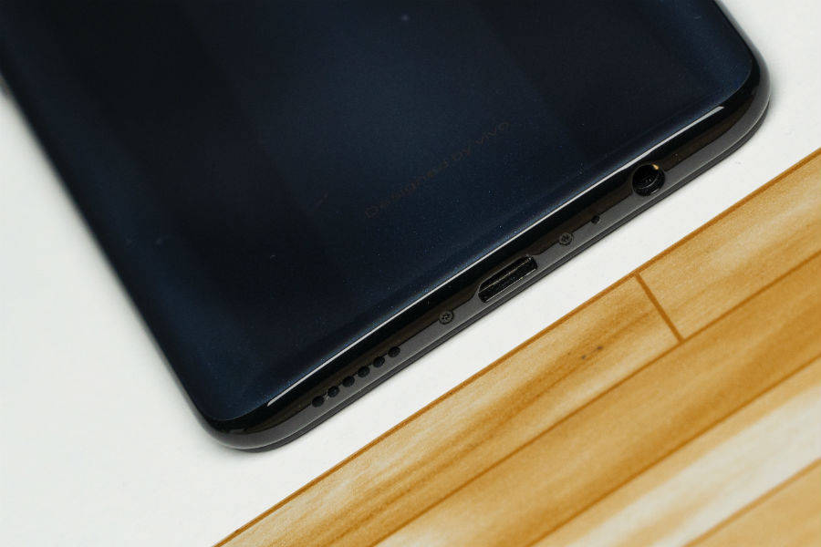 वीवो वी11 प्रो प्राइस स्पेसिफिकेशन और फीचर्स हिंदी में