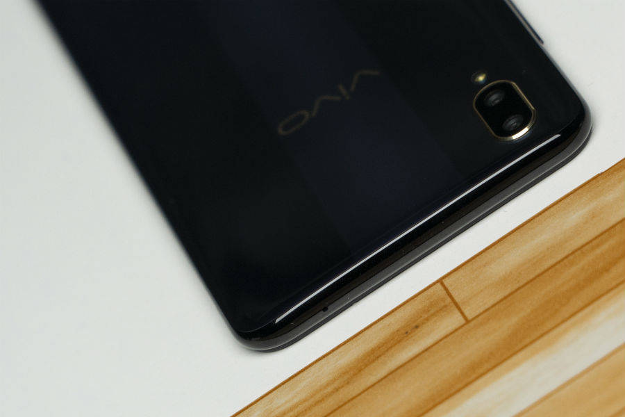 वीवो वी11 प्रो प्राइस स्पेसिफिकेशन और फीचर्स हिंदी में