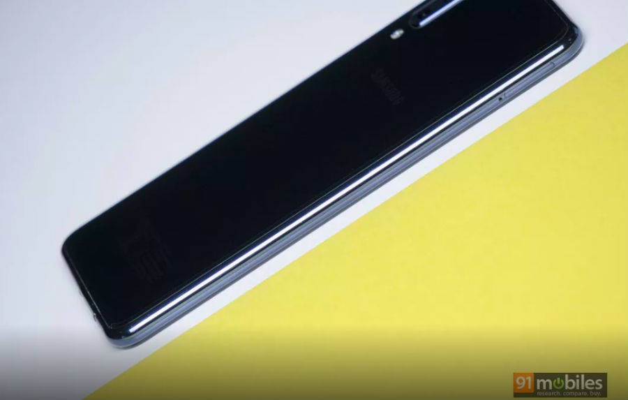 samsung-galaxy-a7-2018-review-in-hindi