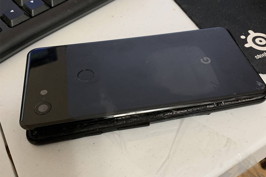 redditors-google-pixel-3xl-catches-fire-toronto-in-hindi