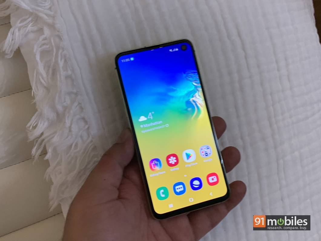Samsung Galaxy S10e price drop 3000 ITFIT Bluetooth Earphone worth 1999 free gift with Galaxy A70s