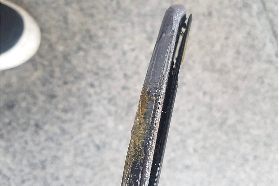 Samsung Galaxy S10 5G model burn blast flames accident