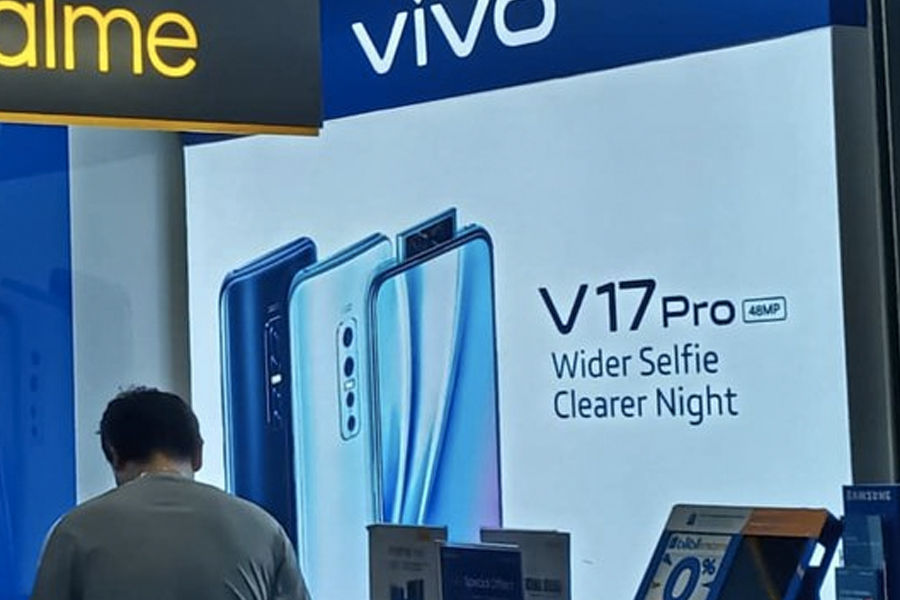 vivo v17 pro with dual pop up selfie 48mp quad rear camera official poster leak