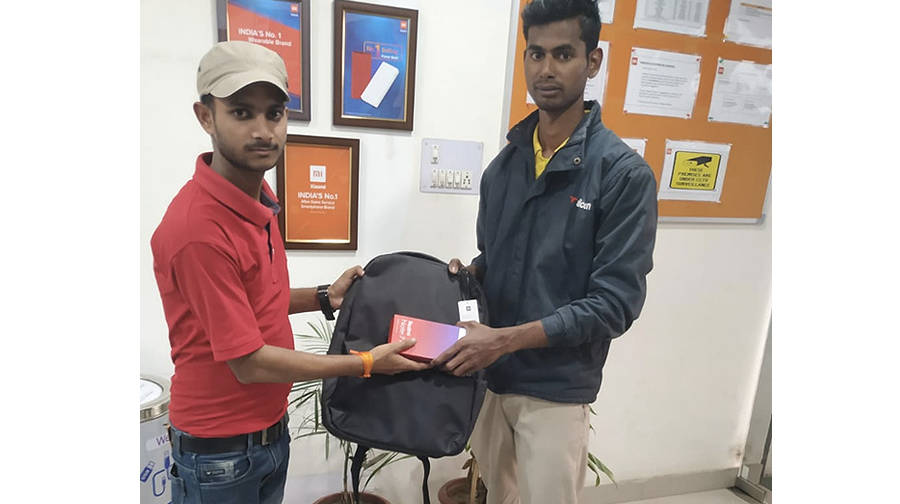 Redmi Note 7 Pro fire blast in gurugram Xiaomi gave new phone and bag to user to dismiss the case