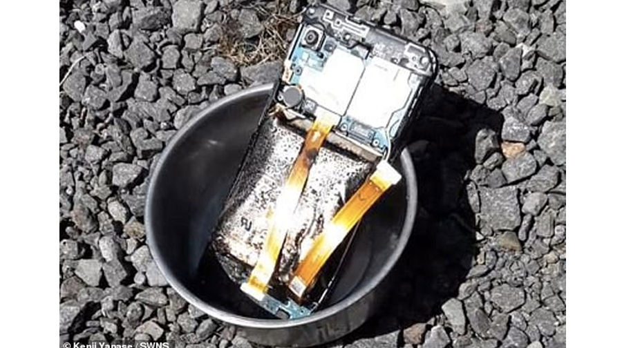 Samsung Galaxy A20e caught fire phone burnt blast smartphone into flames