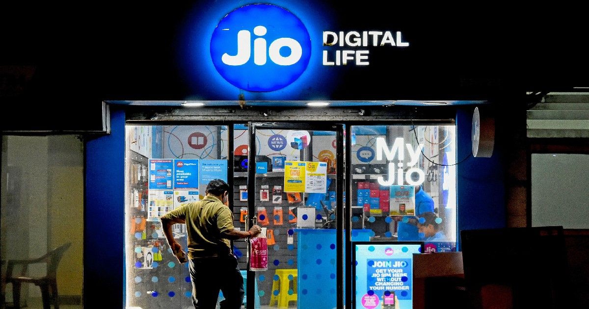 Reliance jio Phone vs jioPhone Next which is best to buy