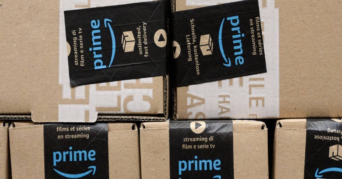 10 iphone stolen by delivery boy and replaced with fake dummy in gurugram