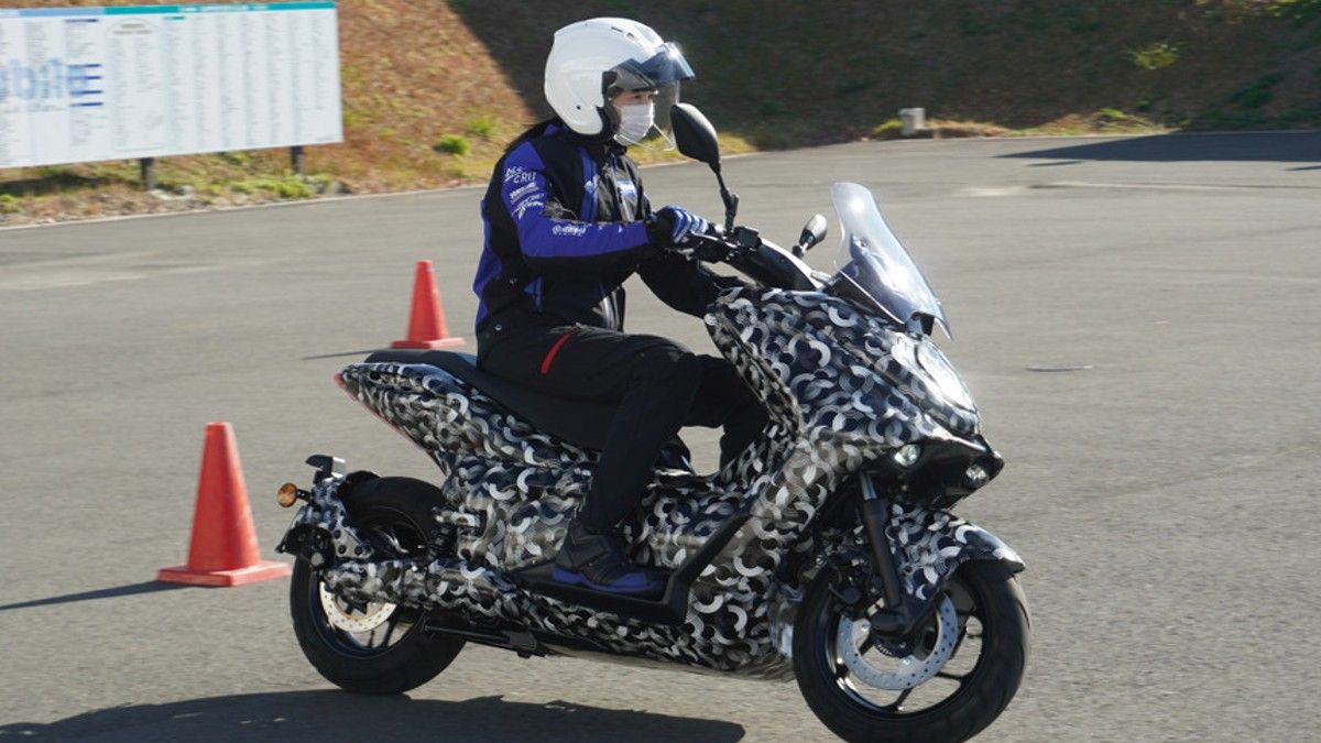yamaha-eo1-electric-scooter-testing
