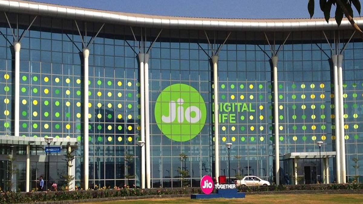 Jio brought cheapest plan with 15GB data, customers will get free Disney Plus Hotstar for one year on recharge