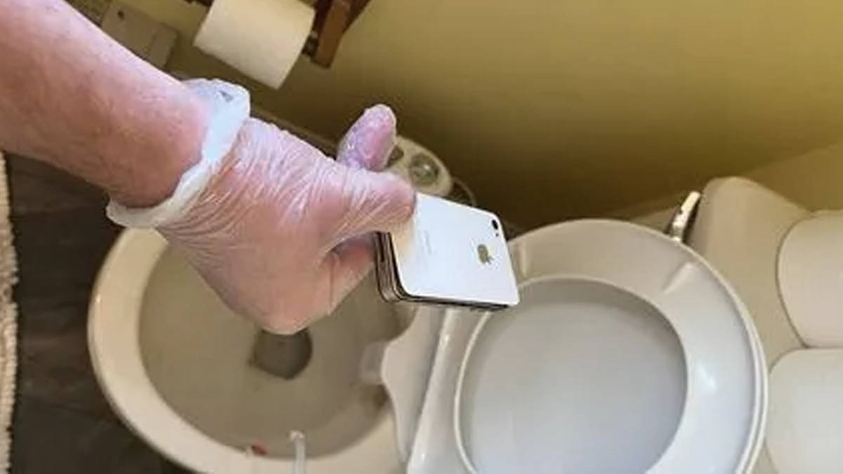 2012 lost apple iphone found after 10 year in 2022