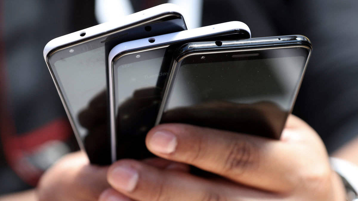 Made in India Smartphone Shipments Decline 8 percent YoY in Q3 2022
