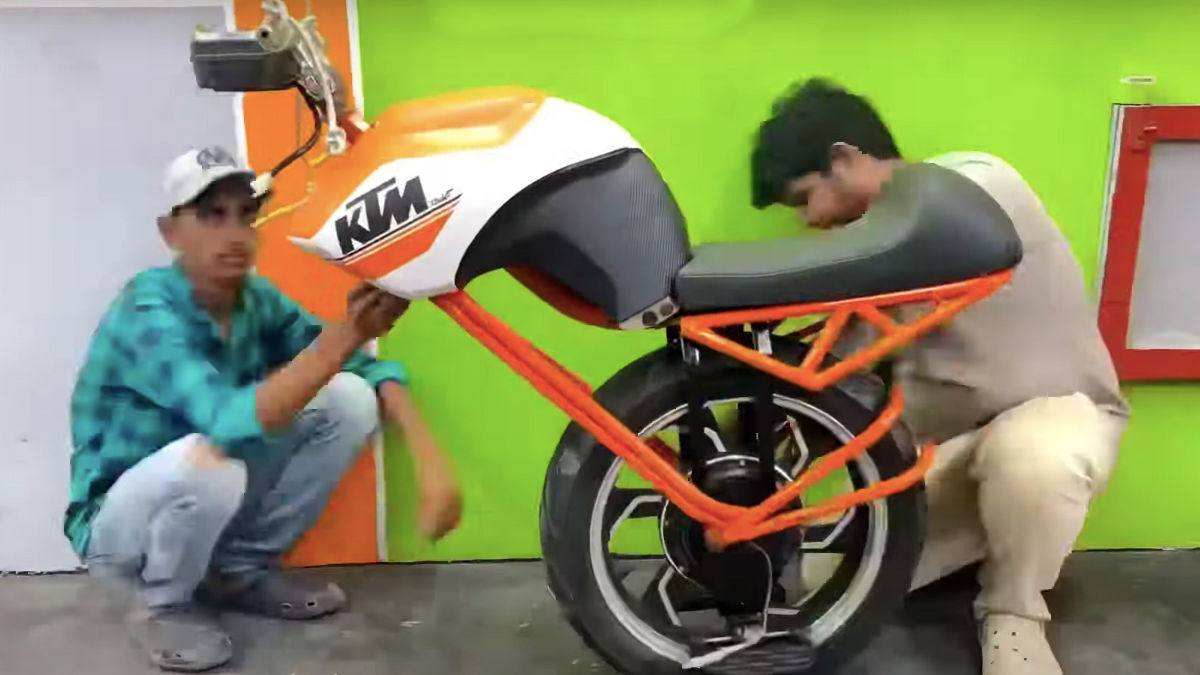 One wheel Electric Motorcycle made at home watch video