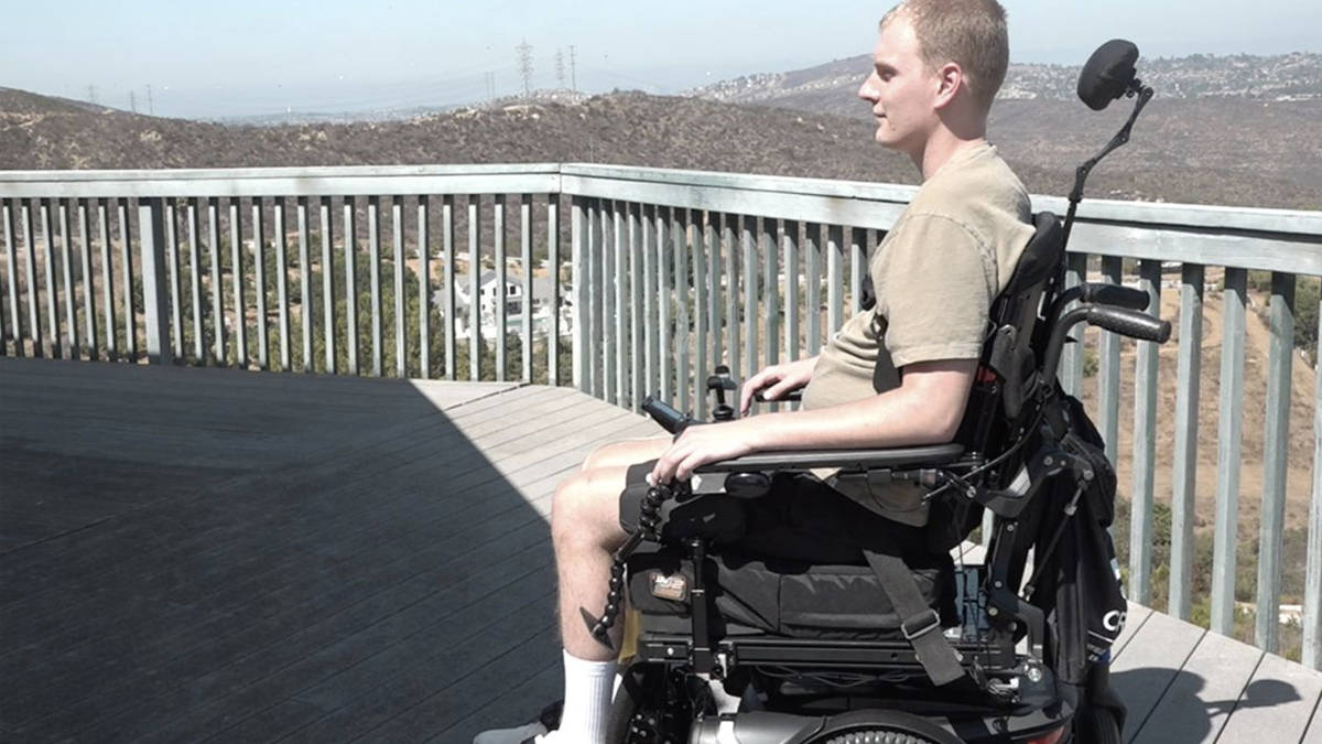 23 year old biker Ryan McConnaughey paralysed in accident apple watch Hey Siri saved his life