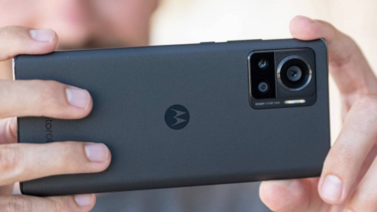 world first 200MP camera phone Moto Edge 30 Ultra launched check price specifications sale details