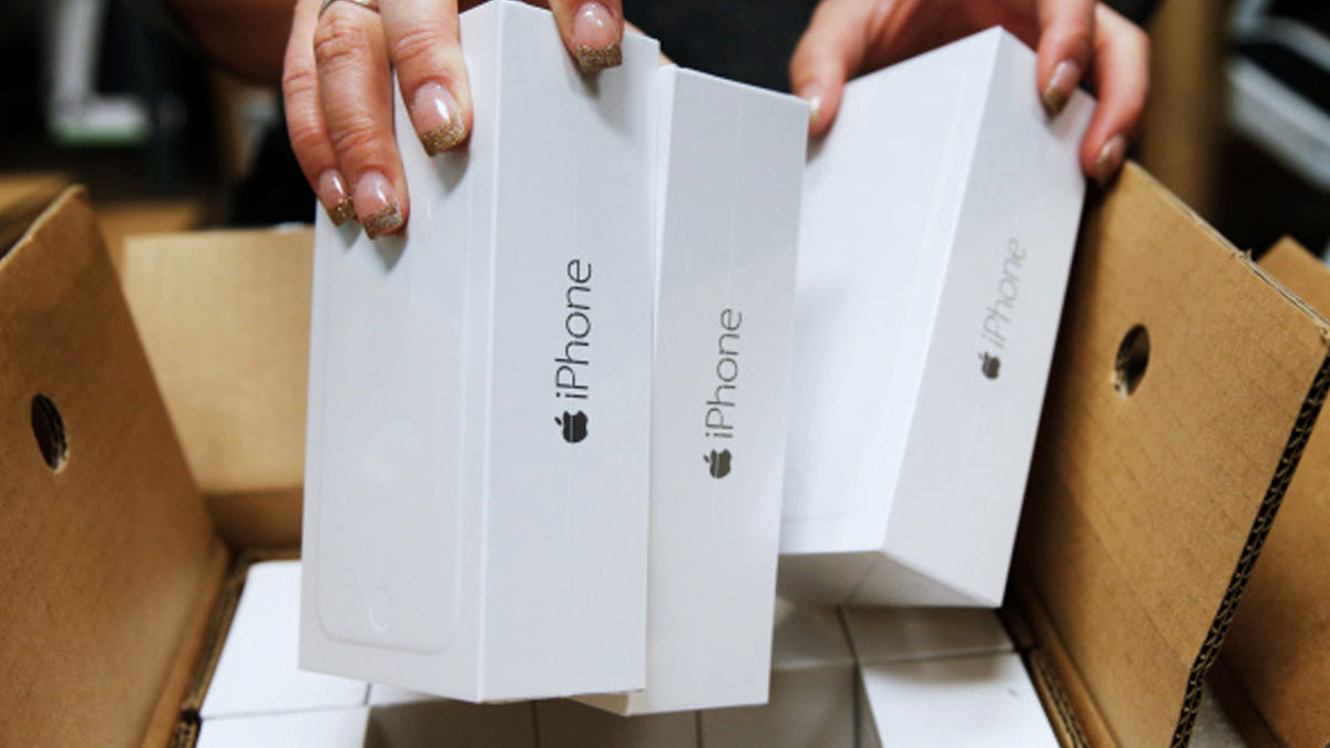 apple fined in brazil for shipping iPhone without charger