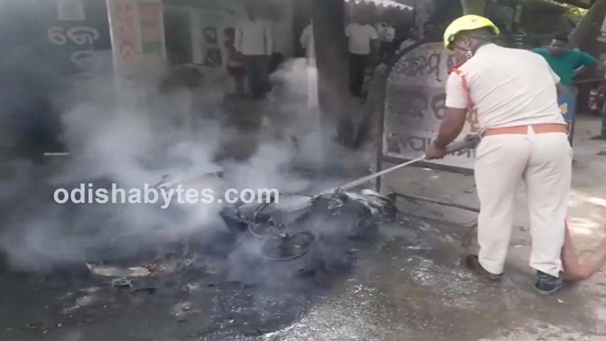 E Scooty Fire blast in india Odisha Electic Vehicle Fire