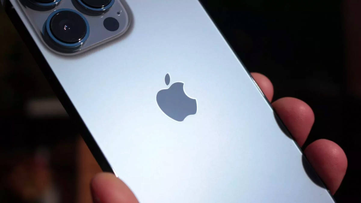 125 iphone 13 robbed from a man worth 95000 dollar